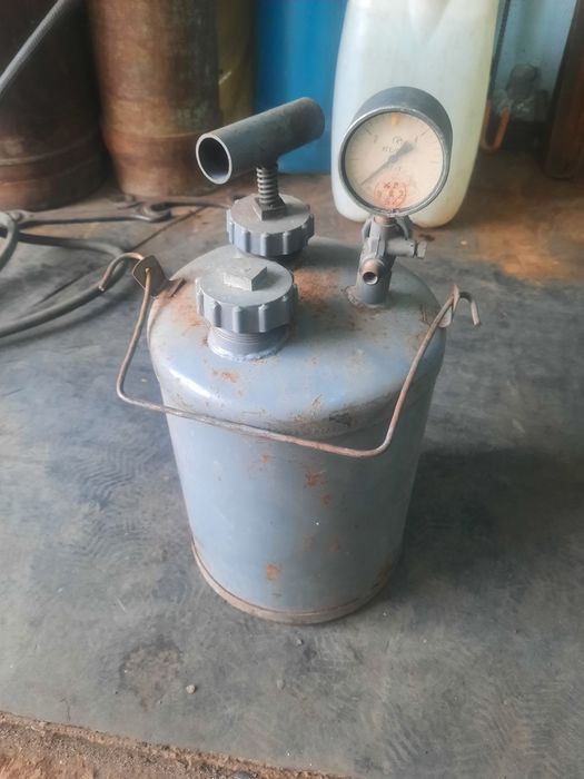 Продам керосиновый бачок