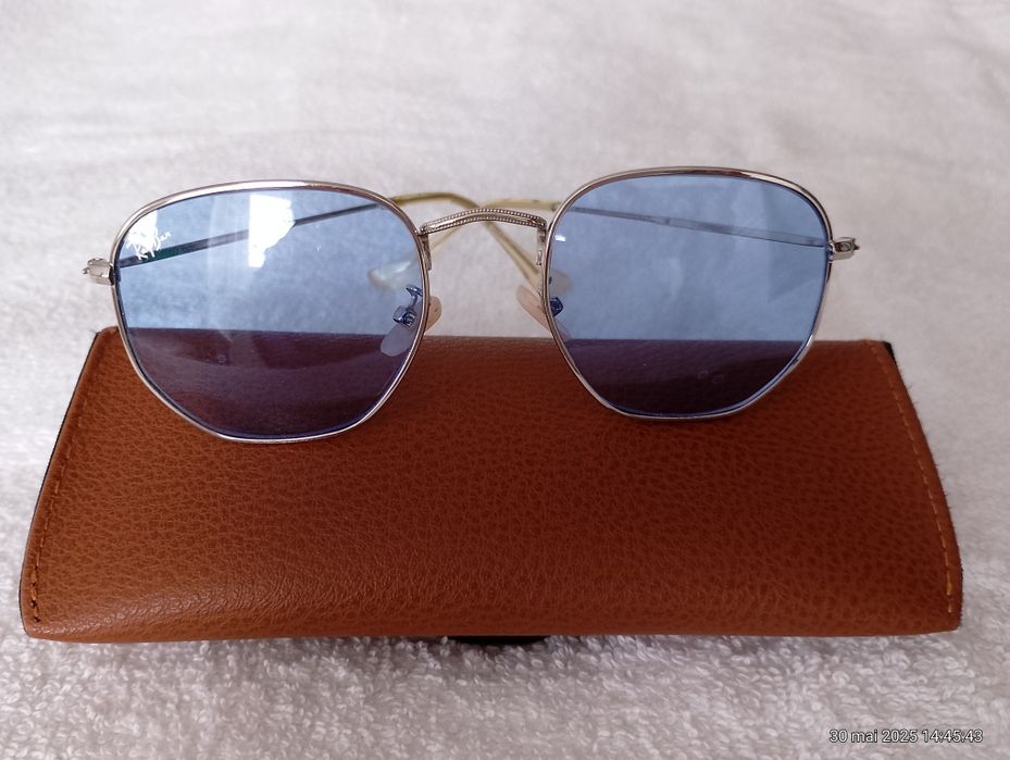 Ochelari de soare Ray ban.