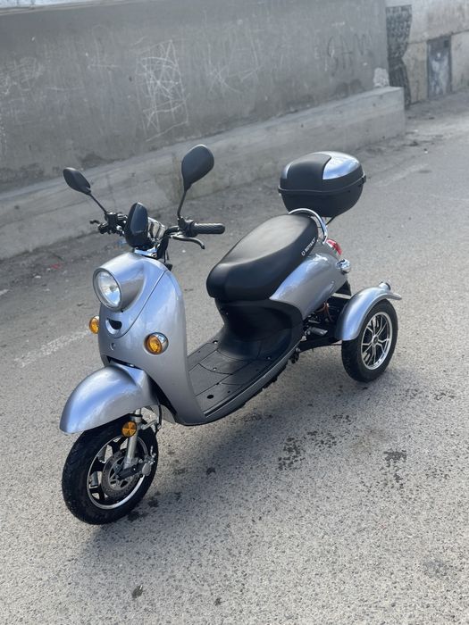 Scuter electric 3 roti