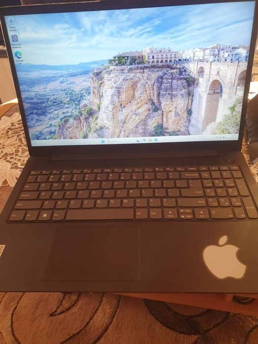 Laptop Lenovo,încă in garantie.