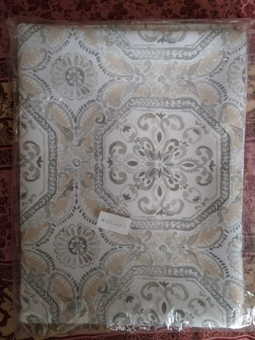 скатерть, новая, в упаковке, размер 140/210см, расцветки на фото