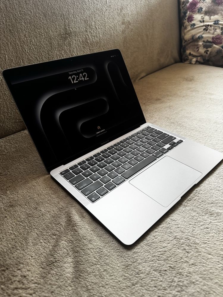 MacBook Air 13” M1 8-cpu/8-gpu/8 ram/512 ssd