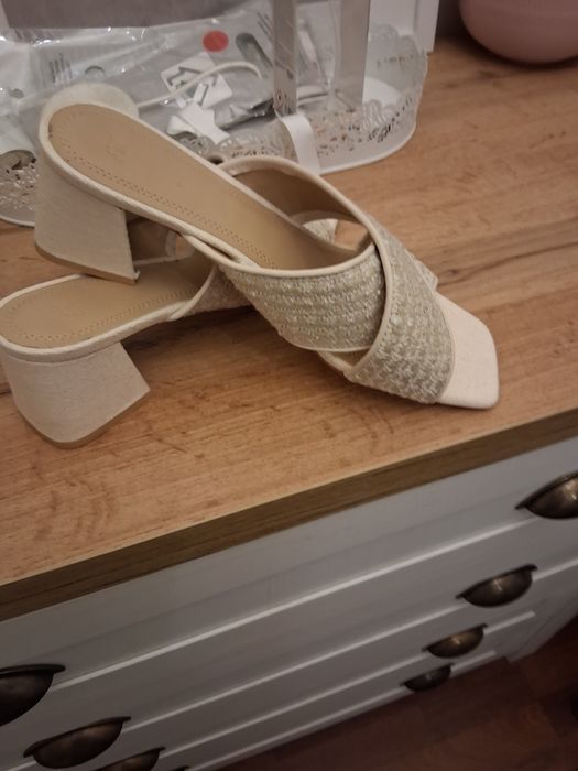 Papuci de vara nefolositi.