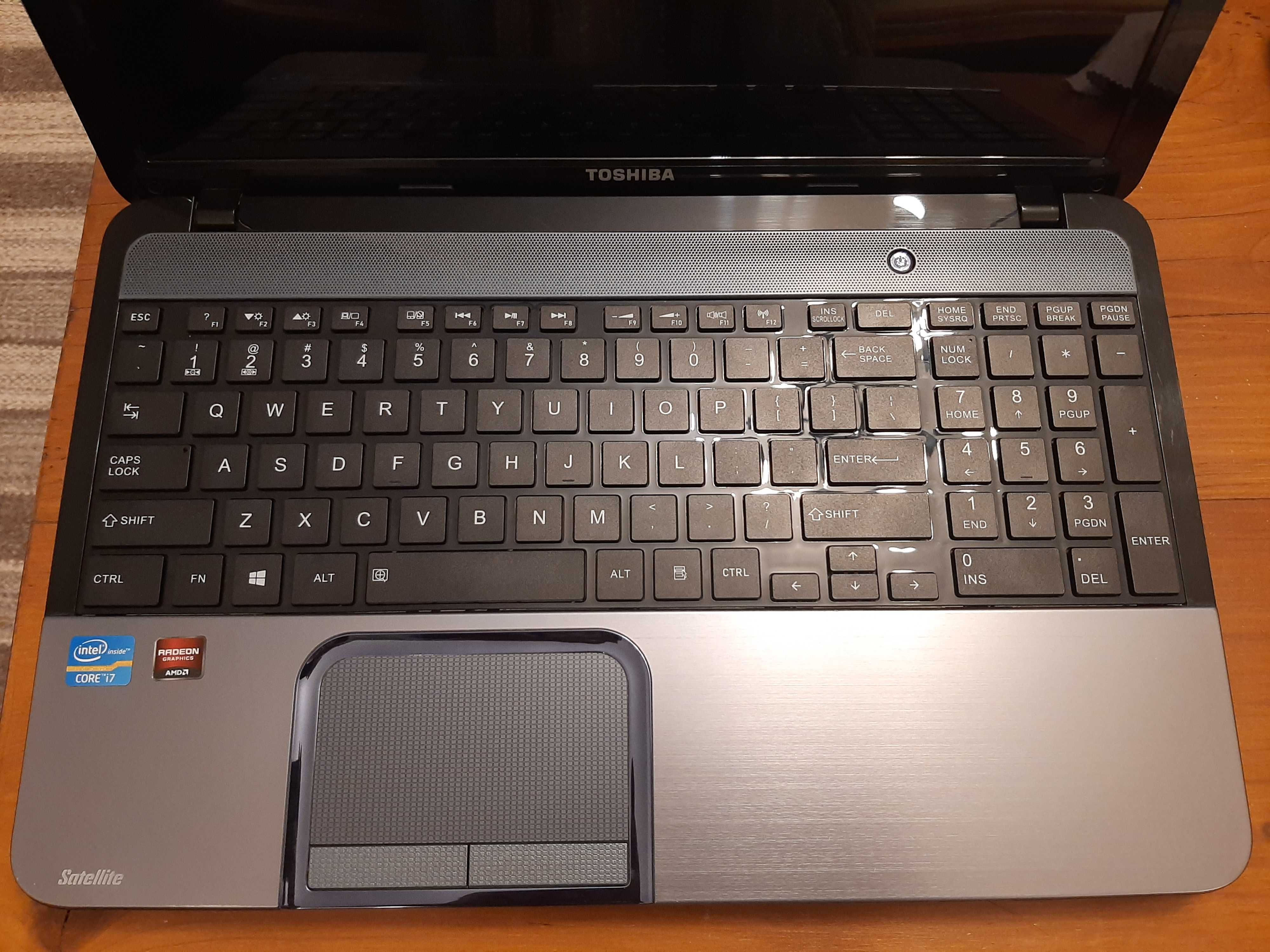 Laptop Toshiba L855-159 Intel i7 2.4 GHz, 6GB Ram, HDD 750GB, AMD  2GB