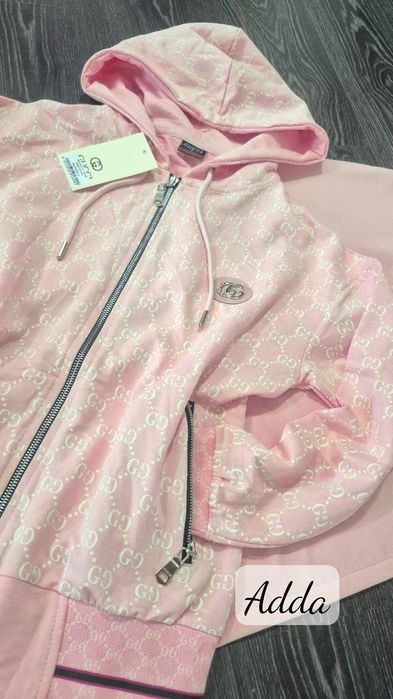 Costum Gucci Mai multe detalii în descriere