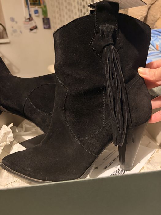 Botine Gino Rossi aproape noi