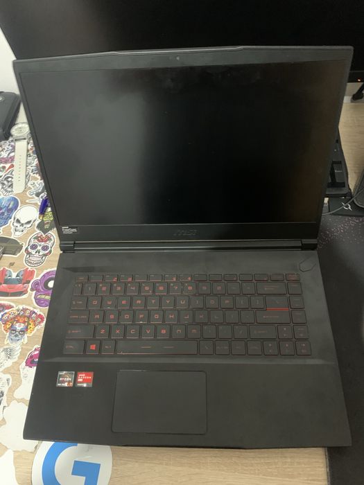 Vând laptop MSI Bravo 15