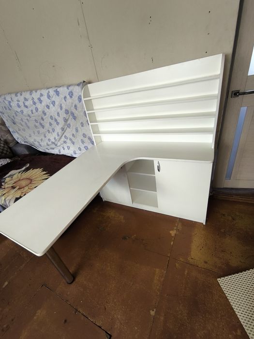 Компьютерный угловой стол