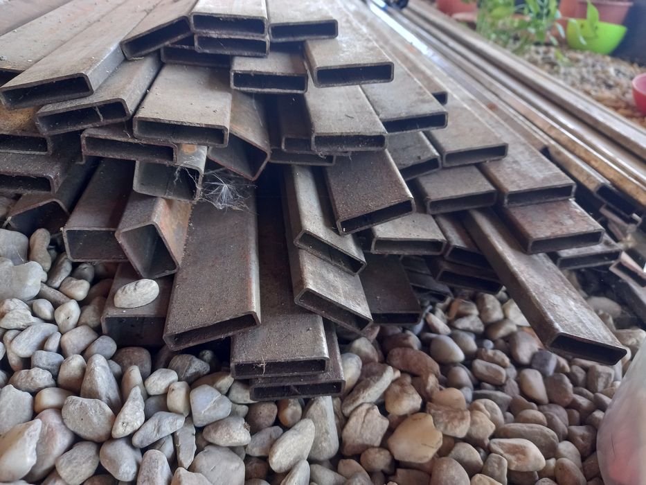 Teava rectangulara 4 cm  cu 1 cm  si 2 mm grosime