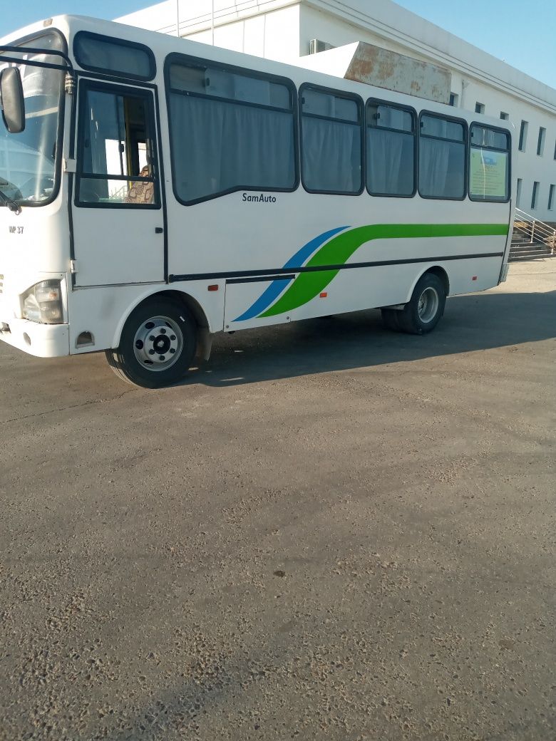 Isuzu avtobus 2008