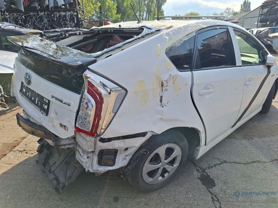 Dezmembrez TOYOTA PRIUS _W3_ 2013 1.8  2ZR FXE 73KW|99HP