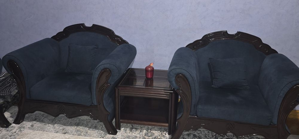 Продаётся кожанная мягкая мебель для гостиной в отличном состоянии