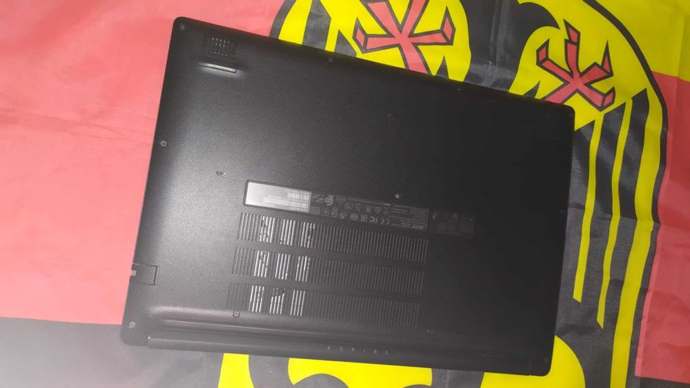 СУПЕР Тънък Лаптоп Acer