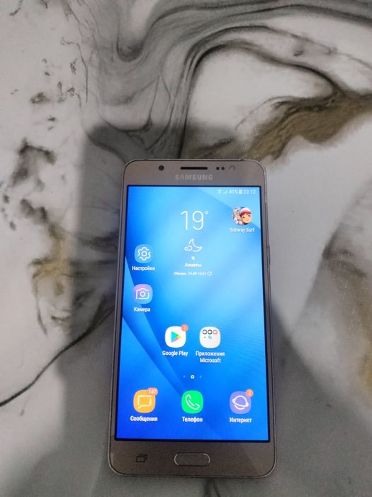 Продам Samsung J5