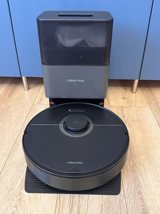 Robot aspirare Roborock Q7 Max, statie inteligenta de golire a sacului