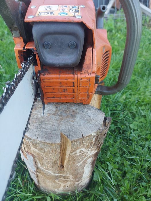 Vând drujba Husqvarna 141