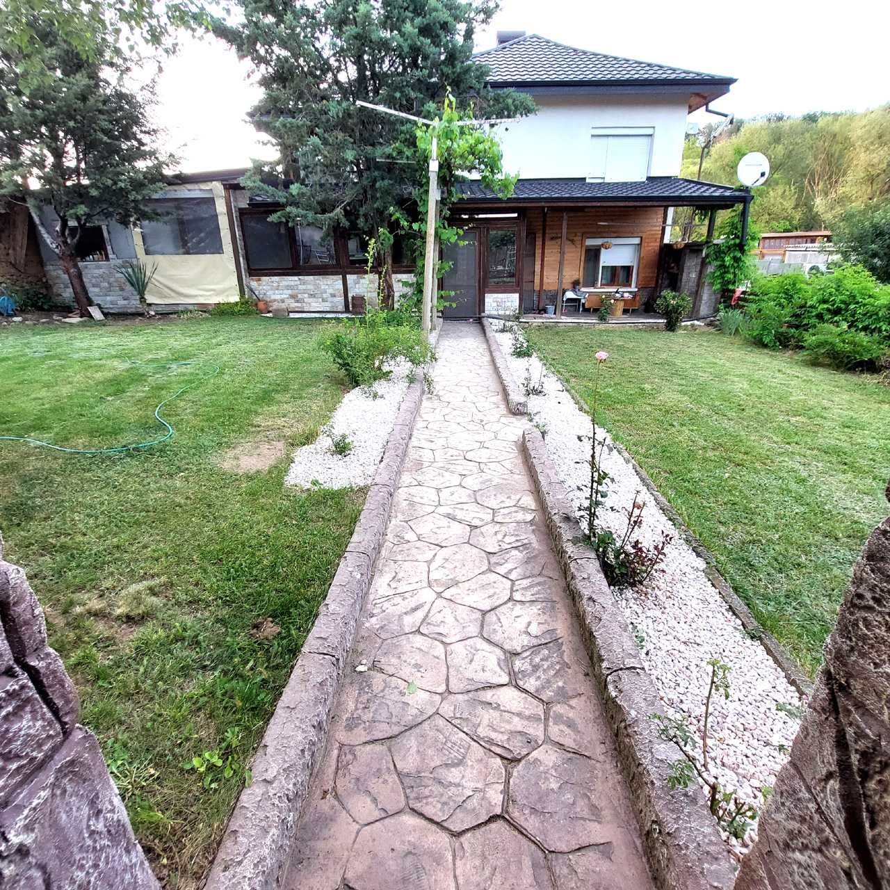 Продава къща / вила в село Остра могила, обл. Стара Загора