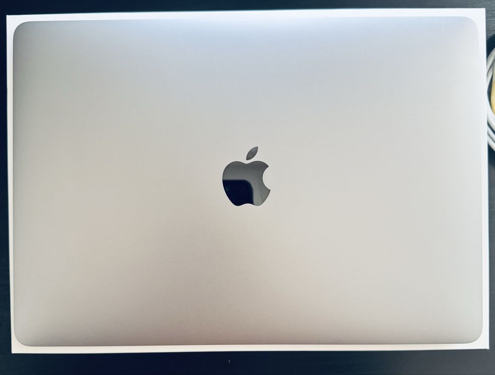 Macbook Air M1 8GB RAM 256GB SSD