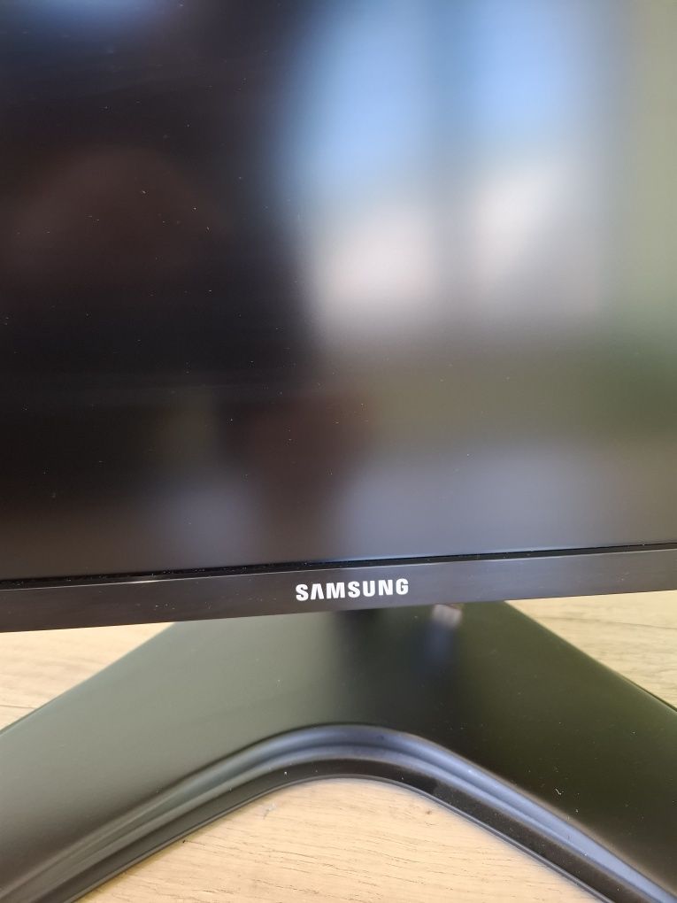 Monitor Samsung 32 inchi