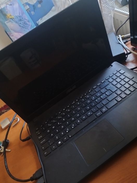 Vând sau schimb Laptop Asus