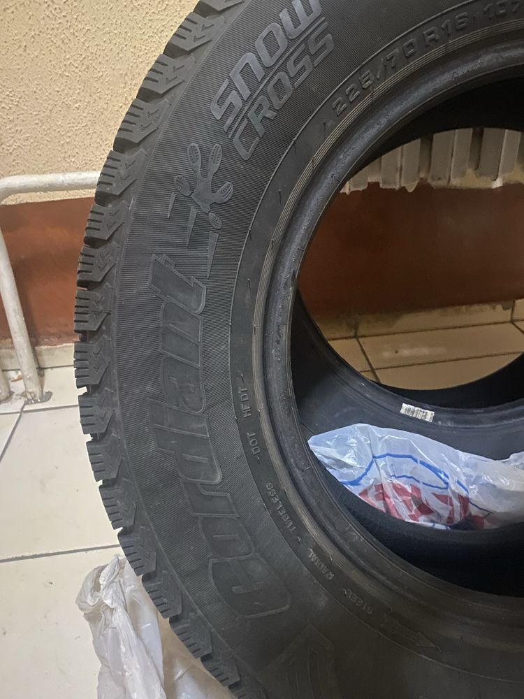 Продам зимние шины размером 225 /70 R 16