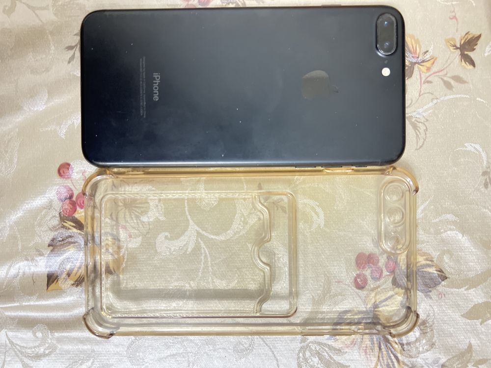 Продаю айфон 7+