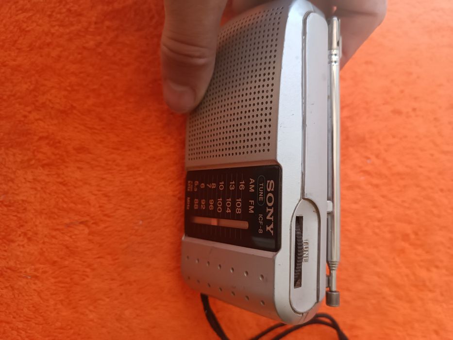Radio Sony mic buzunar