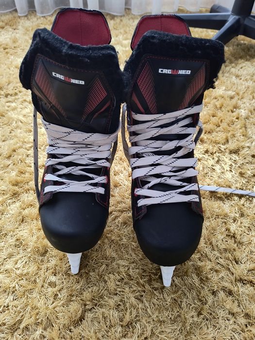 Vând patine Hockey se Crowned