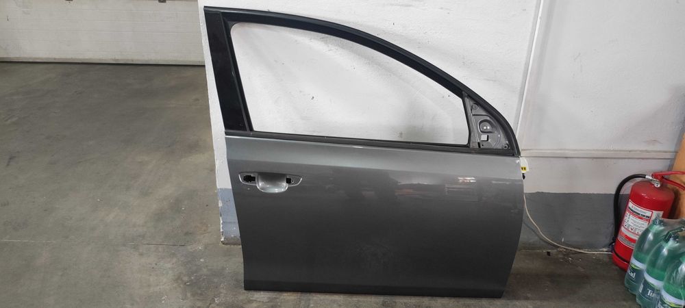 Usa dreapta fata volkswagen vw golf 6 hachback 1.2  cod vopsea LA7T