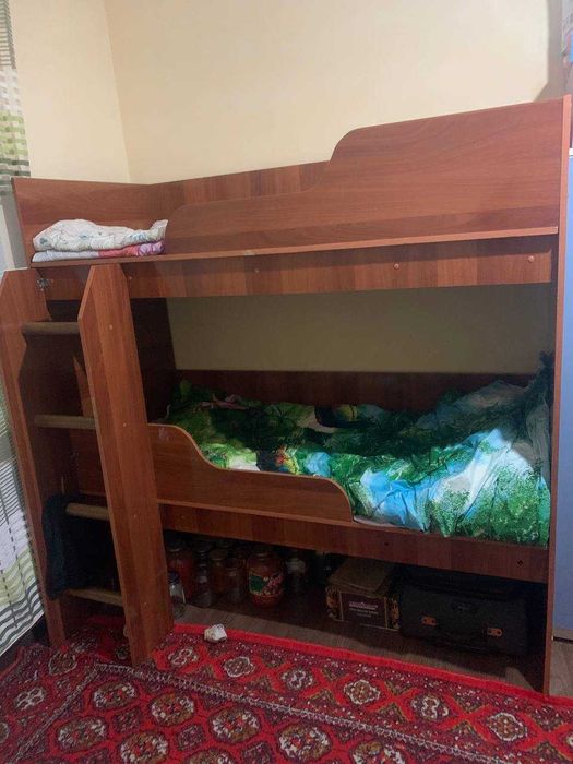 Ikki qavatli bolalar krovati sotiladi. Holati juda yaxshi
