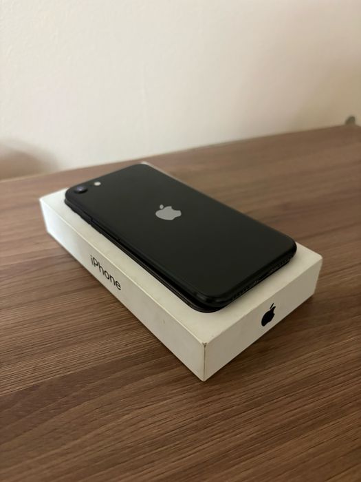 Продам айфон se 2020