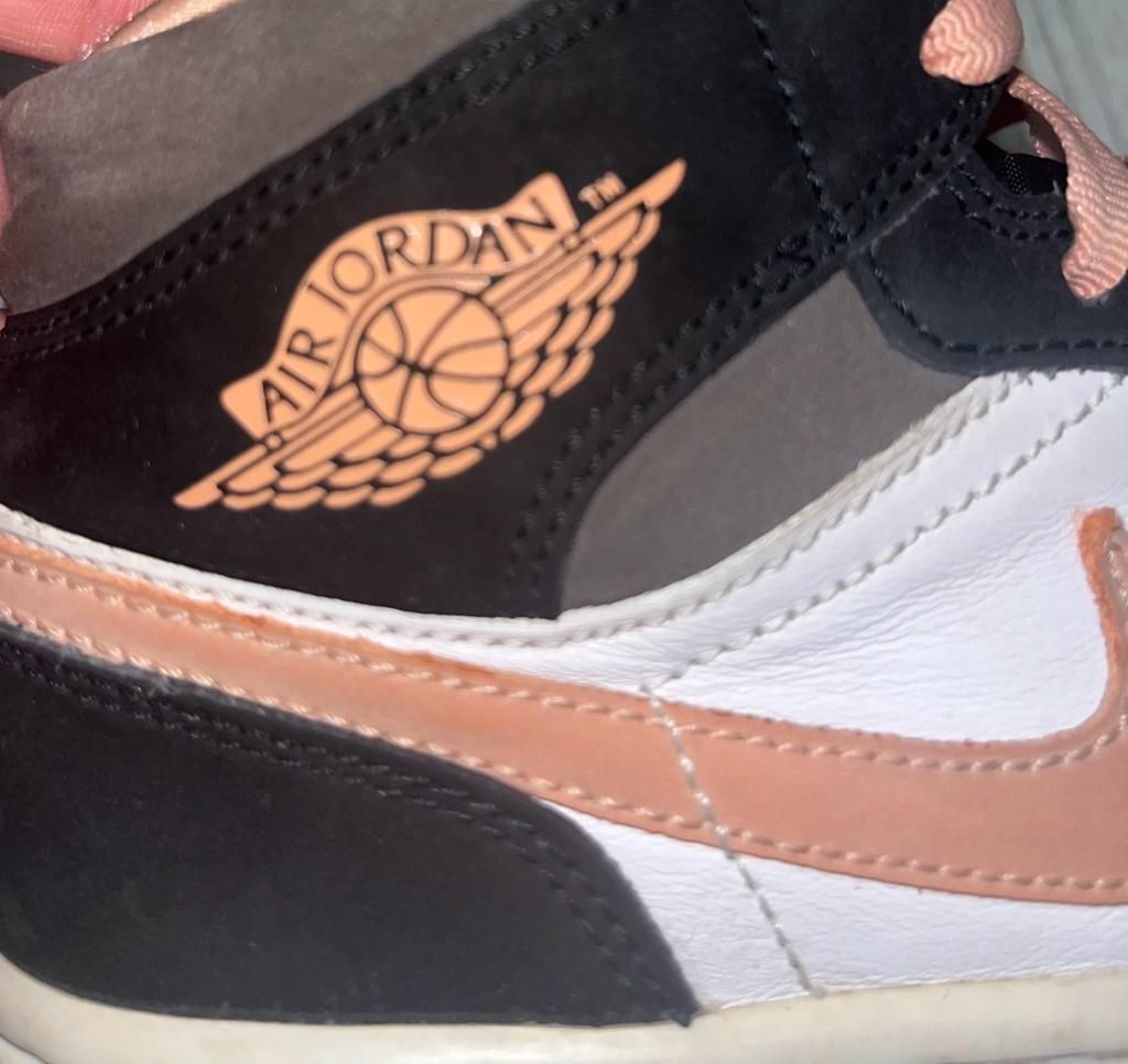 Jordan 1 Peach Mocha