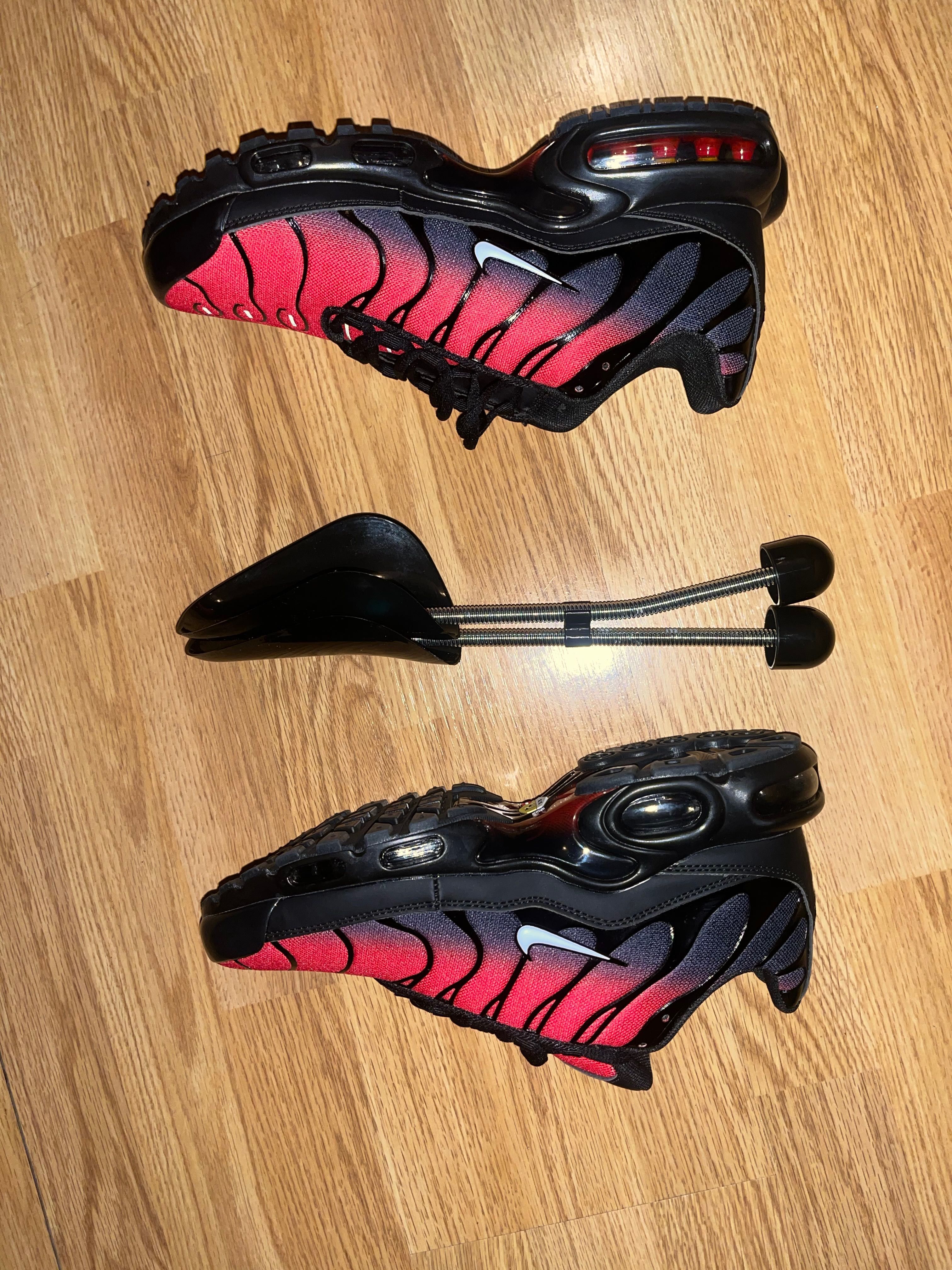 Nike Air Max Plus  "Deadpool”