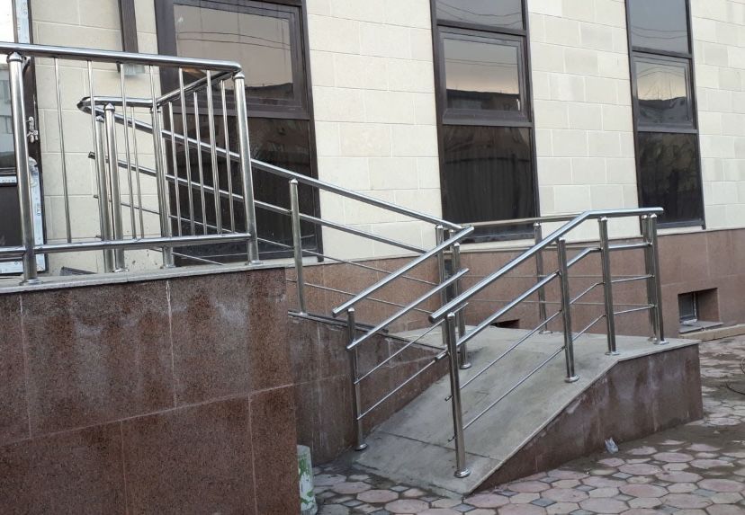 Турникеты, перила и ограждения из нержавеющей стали