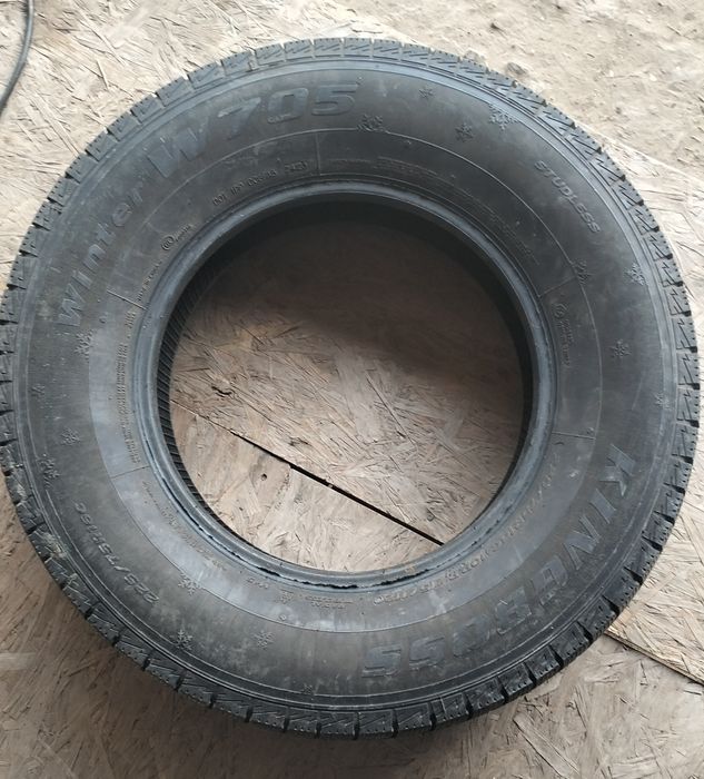 Продам шины на УАЗ размер шины 225/75 R16C 4 штук липучка  состояние х