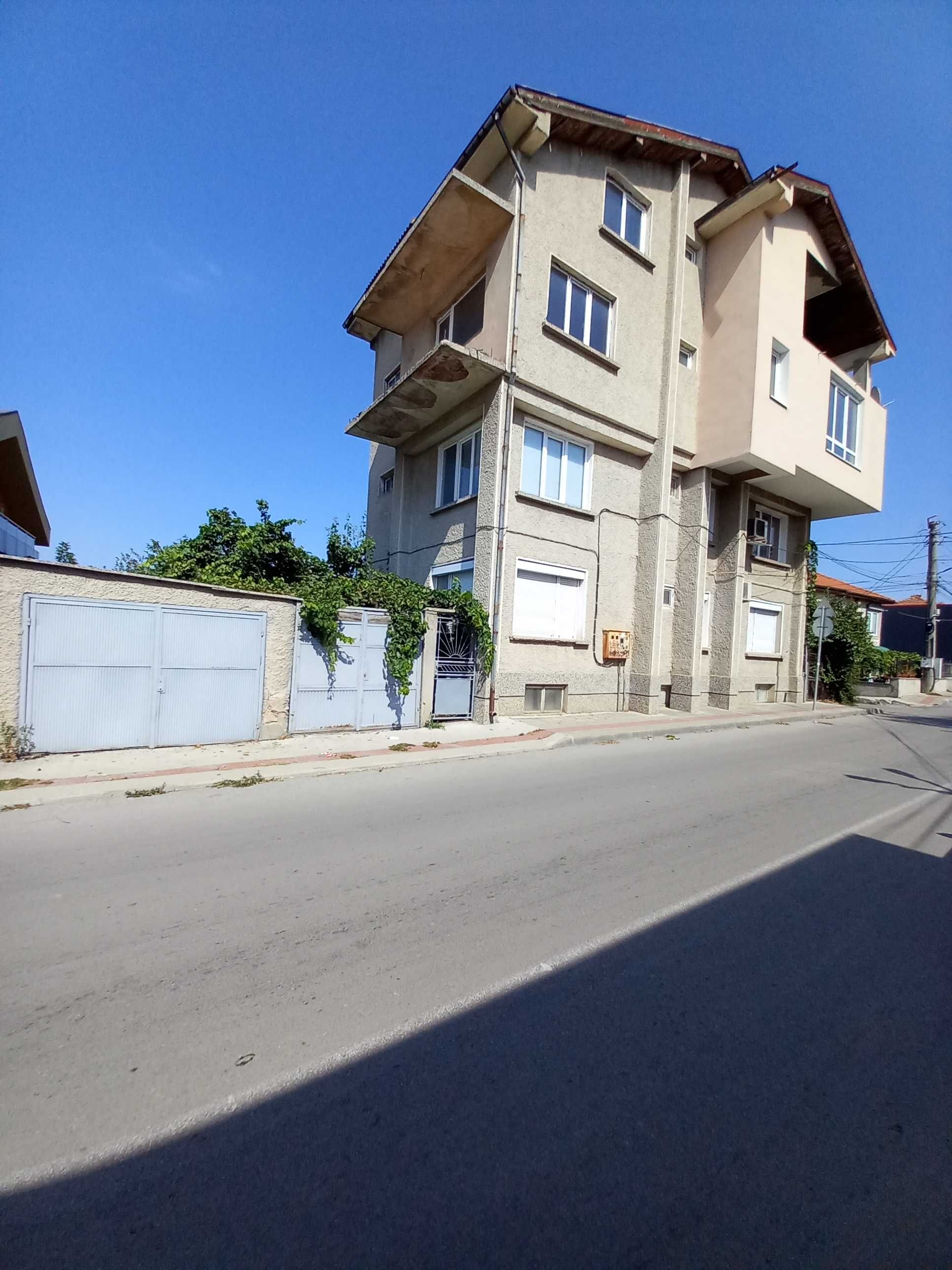 Тристаен апартамент и Мезонет - За продажба - гр. Разград, кв. Житница