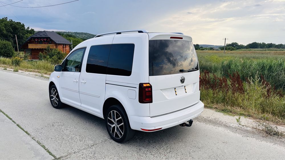 VW Caddy 4x4 Stylish Edition 35 150CP, DSG, 2.0TDI, 7 locuri
