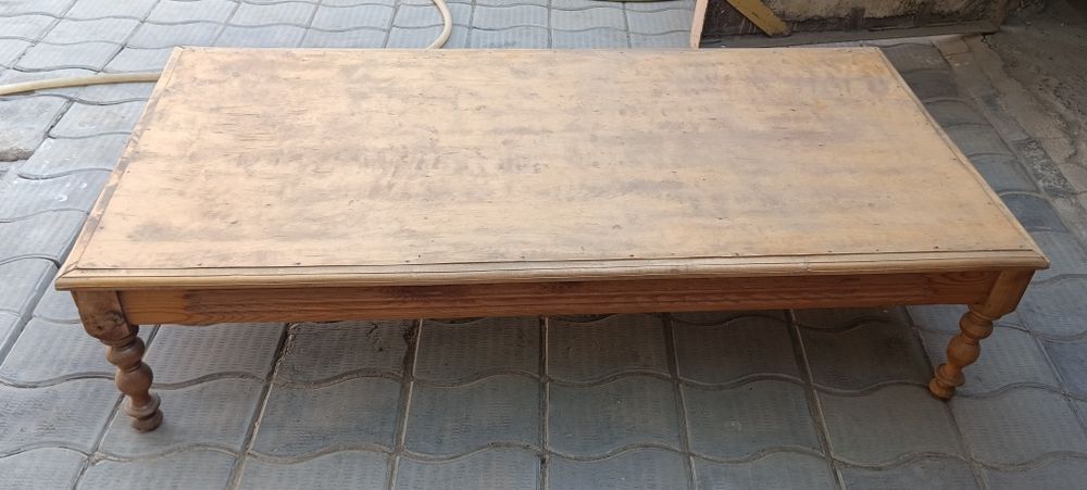 Продаётся стол состояние нормальное