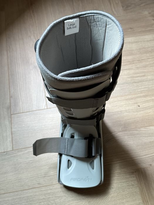Orteza si carja Aircast Airwalker