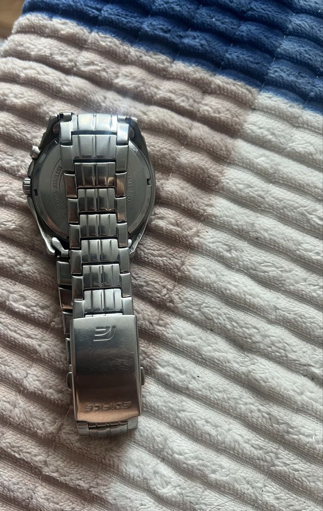 Продаю Casio ediface часы