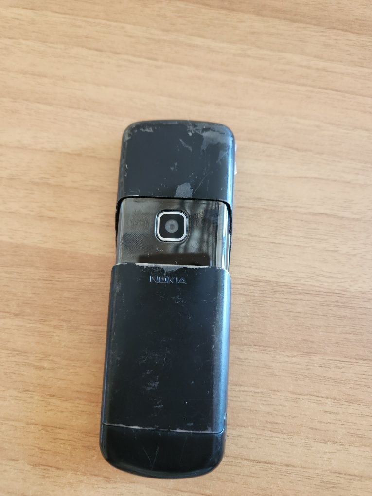 Nokia 8600 Luna.