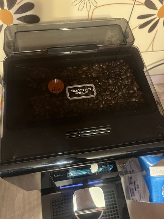 Cafetiera care macina