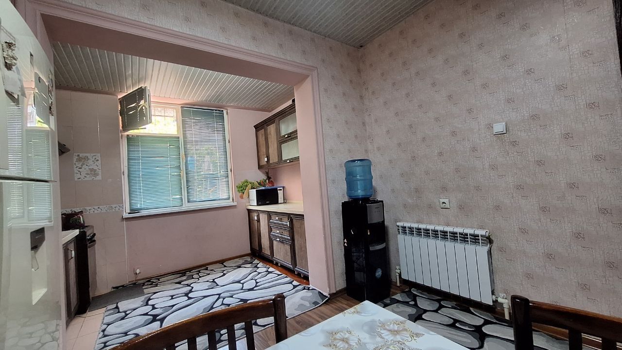 4/1/4 б 2/6.  Банковский дом.  Общ 121 кв.  143000 уе.  Уступки нет.