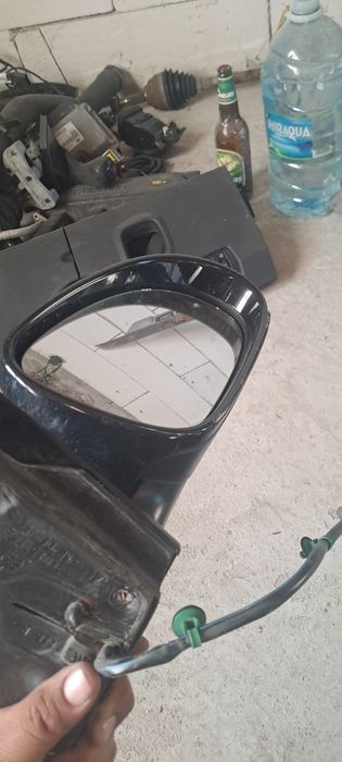 Vând oglinda dreapta fata vw Passat B6