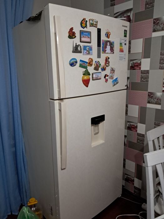 Продам холодильник  большой