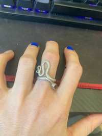 Сребърен пръстен змия с камък