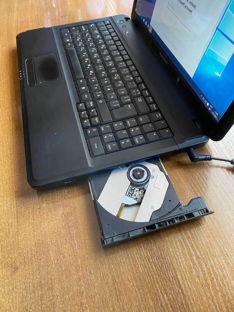Лаптоп Lenovo G555