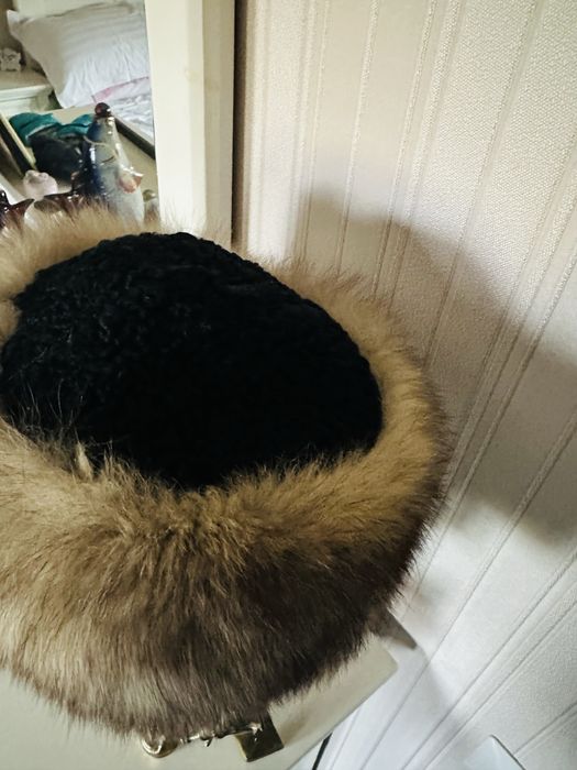 Caciula eleganta , de dama din astrahan si blana naturala