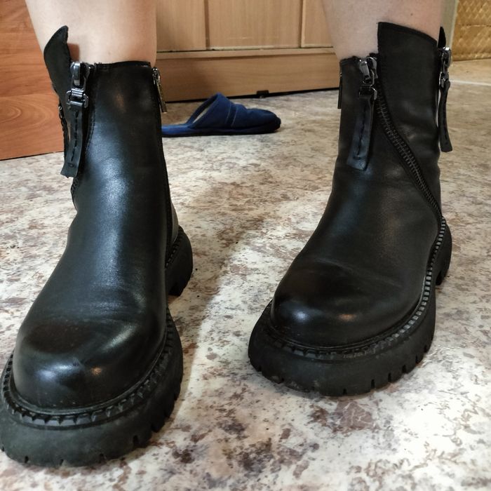 Продам осенние ботинки размер 40