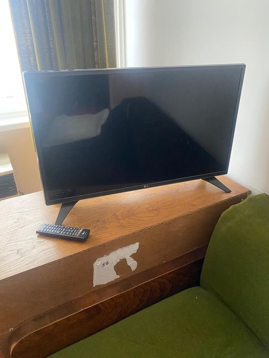Televizor smart model LG , diagonala 80 cm, stare buna de functionare